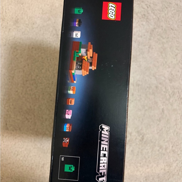 LEGO 21265 Minecraft The Crafting Table Building Set NEW In Box - Picture 3 of 4